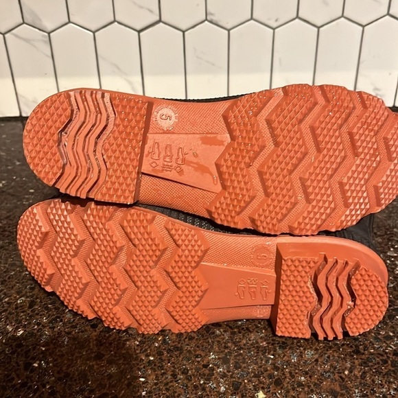 KAMIK KAMIK  RAINBOOTS RANGER BLACK/RED size 5, made in Canada - Picture 7 of 7